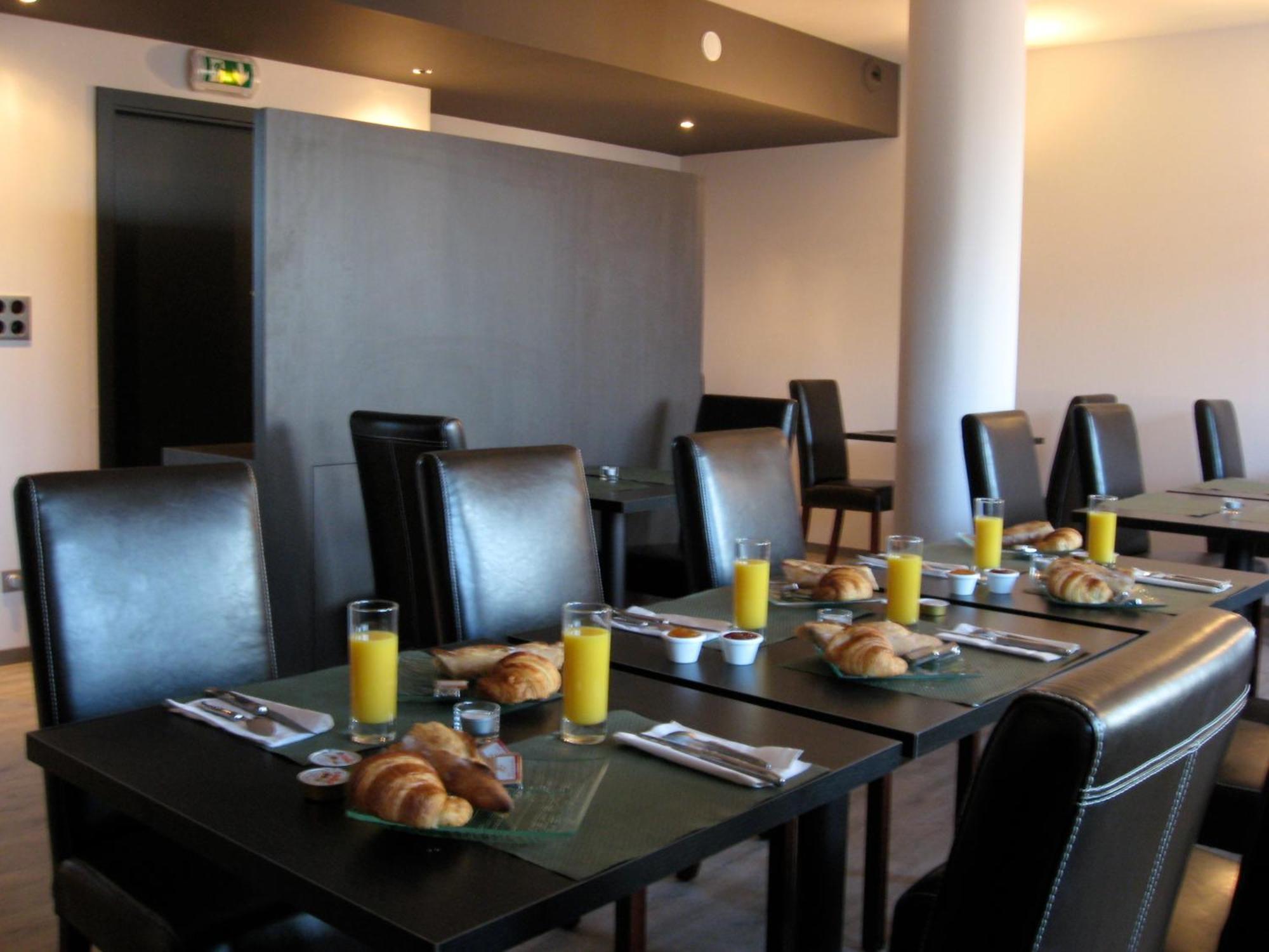 Hotel Bar Le Globe Saint-Die-des-Vosges Ngoại thất bức ảnh