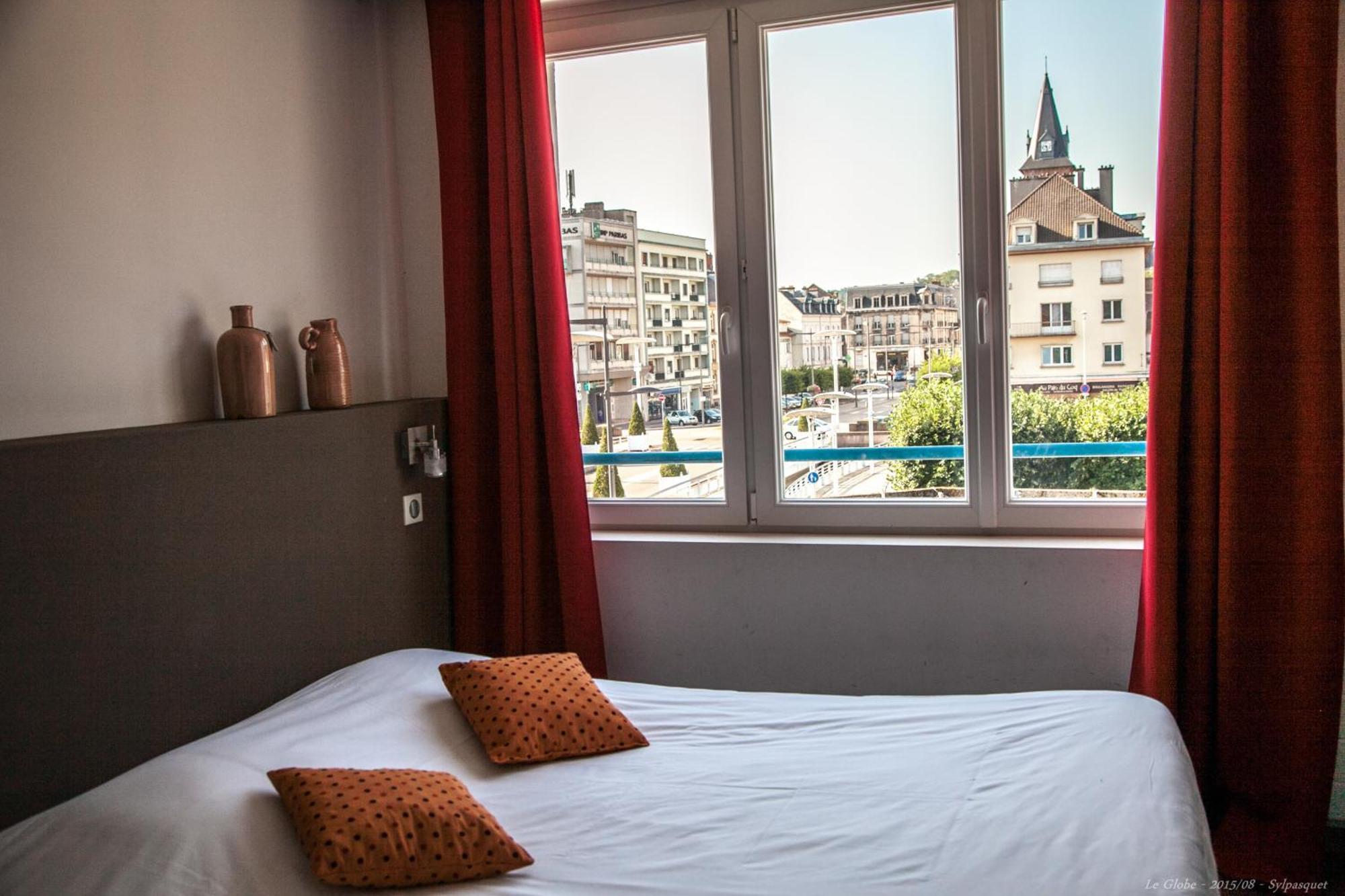 Hotel Bar Le Globe Saint-Die-des-Vosges Phòng bức ảnh