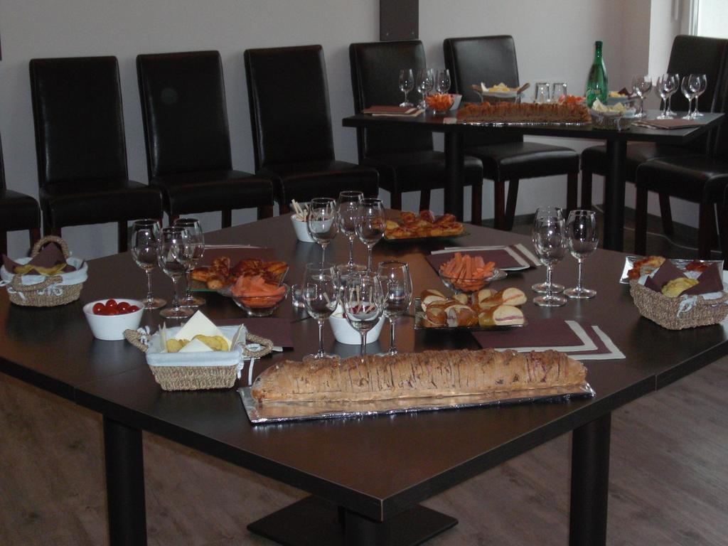 Hotel Bar Le Globe Saint-Die-des-Vosges Ngoại thất bức ảnh