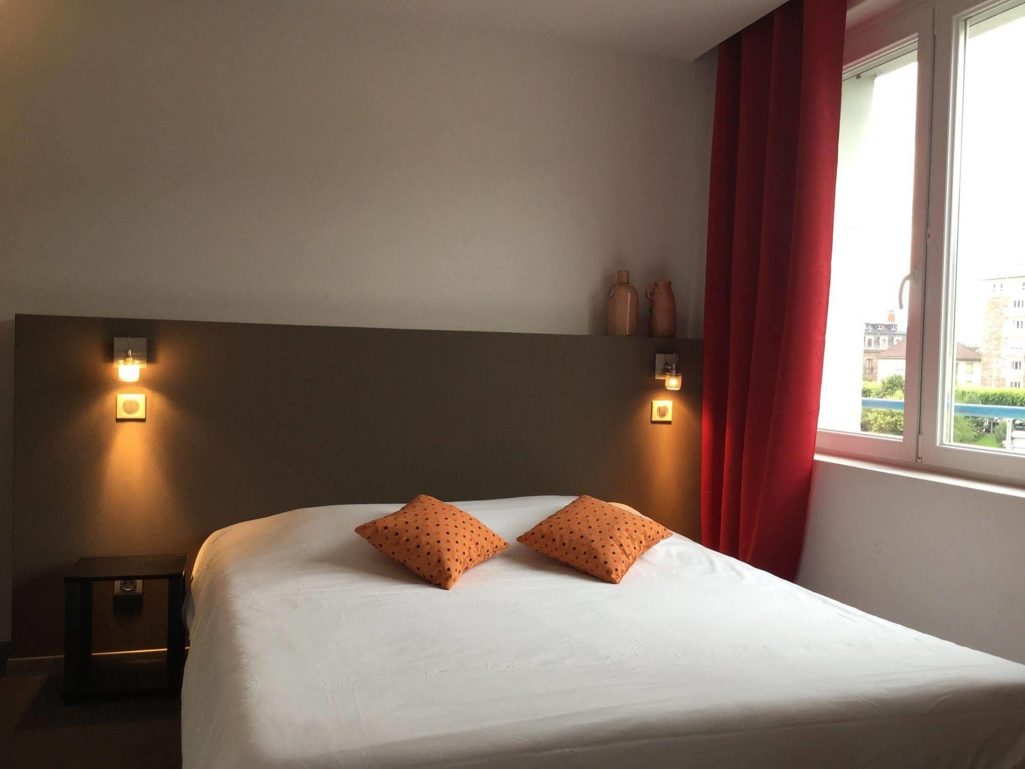 Hotel Bar Le Globe Saint-Die-des-Vosges Ngoại thất bức ảnh