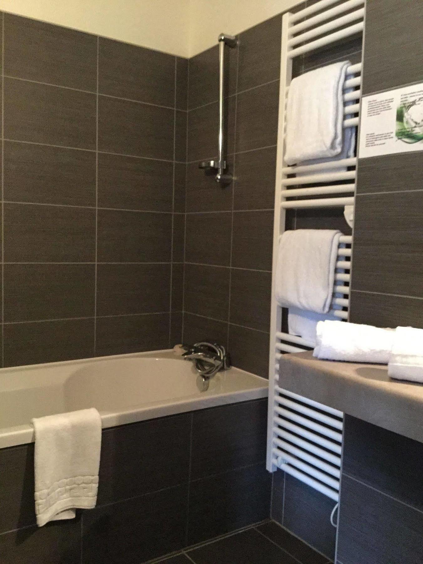 Hotel Bar Le Globe Saint-Die-des-Vosges Ngoại thất bức ảnh