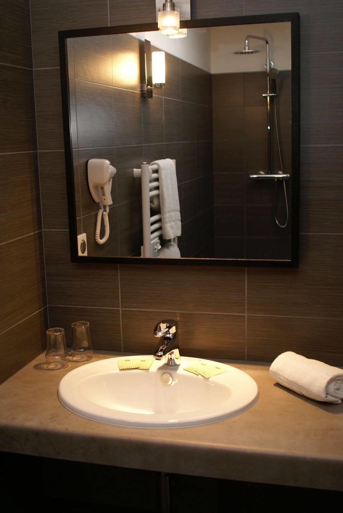 Hotel Bar Le Globe Saint-Die-des-Vosges Ngoại thất bức ảnh