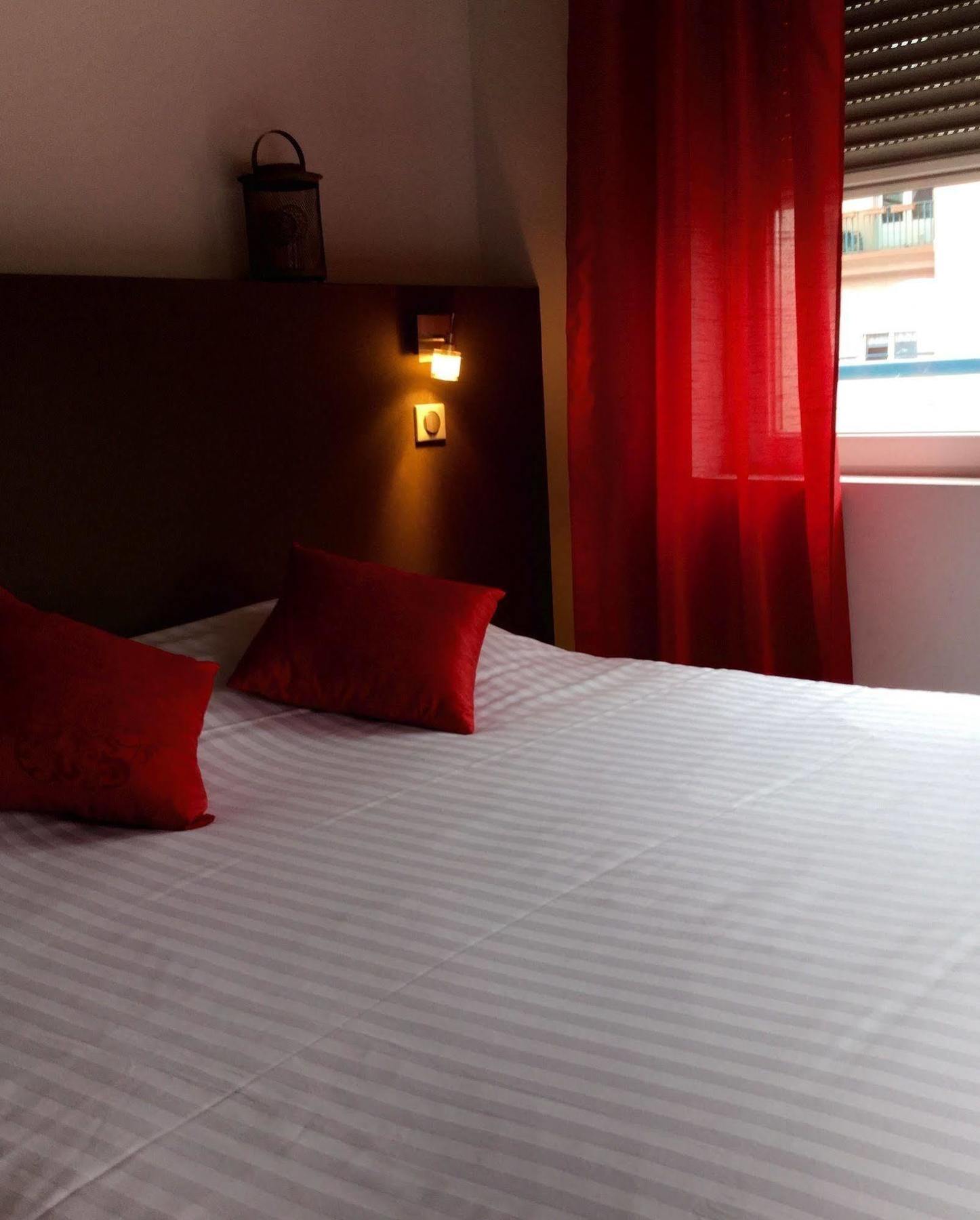 Hotel Bar Le Globe Saint-Die-des-Vosges Ngoại thất bức ảnh