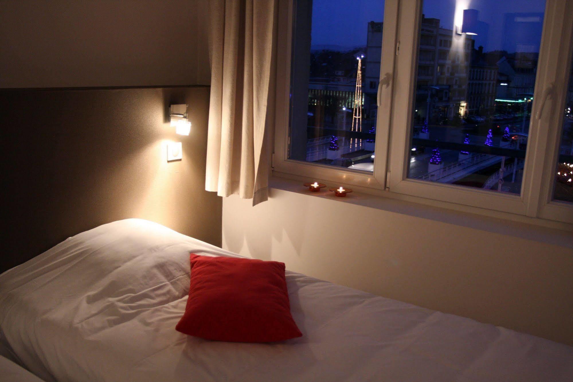 Hotel Bar Le Globe Saint-Die-des-Vosges Ngoại thất bức ảnh